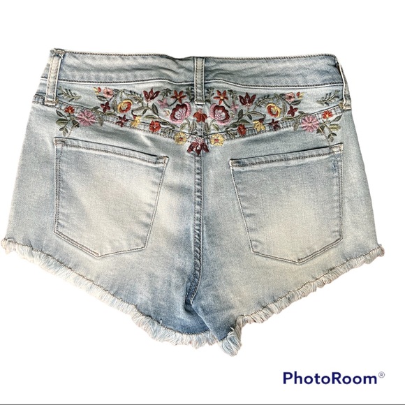 Mossimo Floral Embroidered High Waisted Shorts - Picture 2 of 3